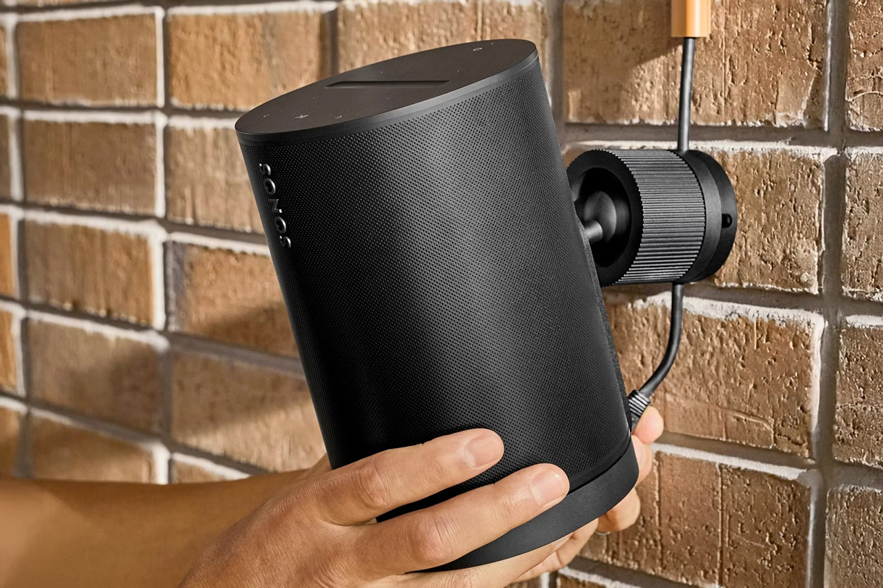 Der für die professionelle Installation konzipierte Era 100 Pro ist eine Neuinterpretation des beliebten Sonos Speakers.